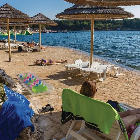 Apartment Awesome In Varvari With Wifi Porec