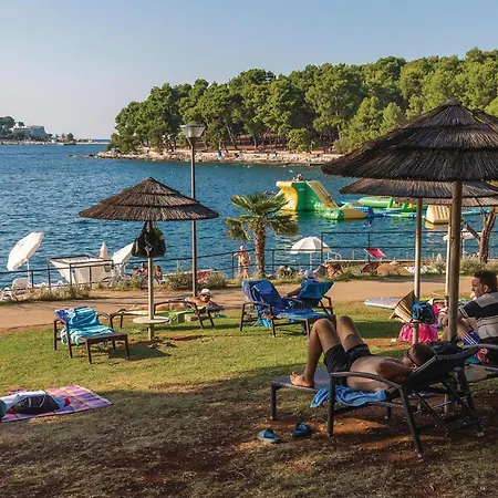 Apartment Awesome In Varvari With Wifi *