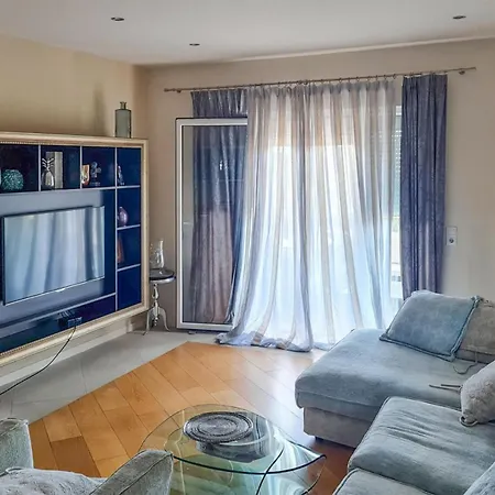Awesome In Varvari With Wifi Apartment *